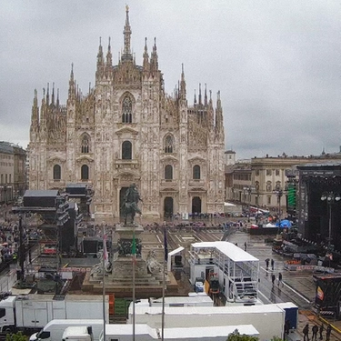 Concerto di Radio Italia sotto la pioggia, la webcam in diretta da piazza Duomo
