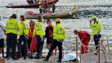 Abbadia Lariana, 24enne annegato nel lago: ''Mentre Isa affogava, c'era chi filmava col cellulare''