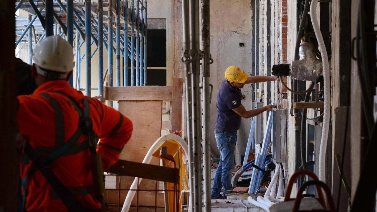 ROVELLASCA (Como) Una truffa da quasi un milione e mezzo di euro, realizzata da due società grazie al sistema di... ROVELLASCA (Como) Una truffa da quasi un milione e mezzo di euro, realizzata da due società grazie al sistema di...