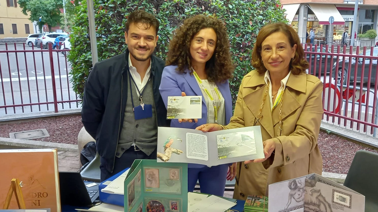 Gli interventi sul palco allestito in occasione della ricorrenza dei cinquant’anni del Parco del Ticino In alto a destra le iniziative per lo storico compleanno Gli interventi sul palco allestito in occasione della ricorrenza dei cinquant’anni del Parco del Ticino In alto a destra le iniziative per lo storico compleanno