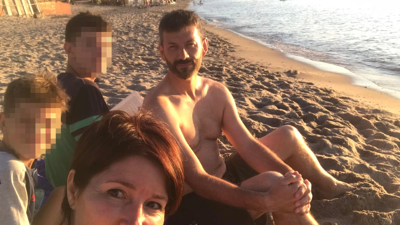 Da sinistra, Lorenzo, 12 anni, Riccardo, 17, papà Fabio, 51, e sotto mamma Daniela, 49 Da sinistra, Lorenzo, 12 anni, Riccardo, 17, papà Fabio, 51, e sotto mamma Daniela, 49