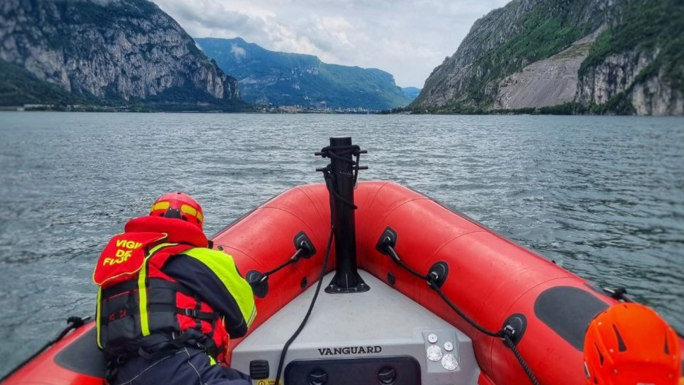 I vigili del fuoco della squadra nautica di Lecco