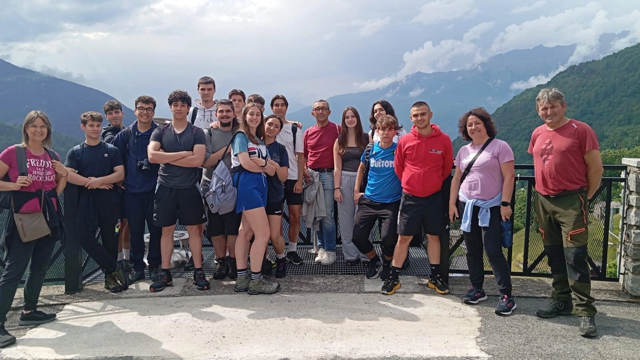 Cittadinanza attiva e valorizzazione del territorio: sono le particolari materie a cui si stanno dedicando gli studenti dell’Istituto di De... Cittadinanza attiva e valorizzazione del territorio: sono le particolari materie a cui si stanno dedicando gli studenti dell’Istituto di De...