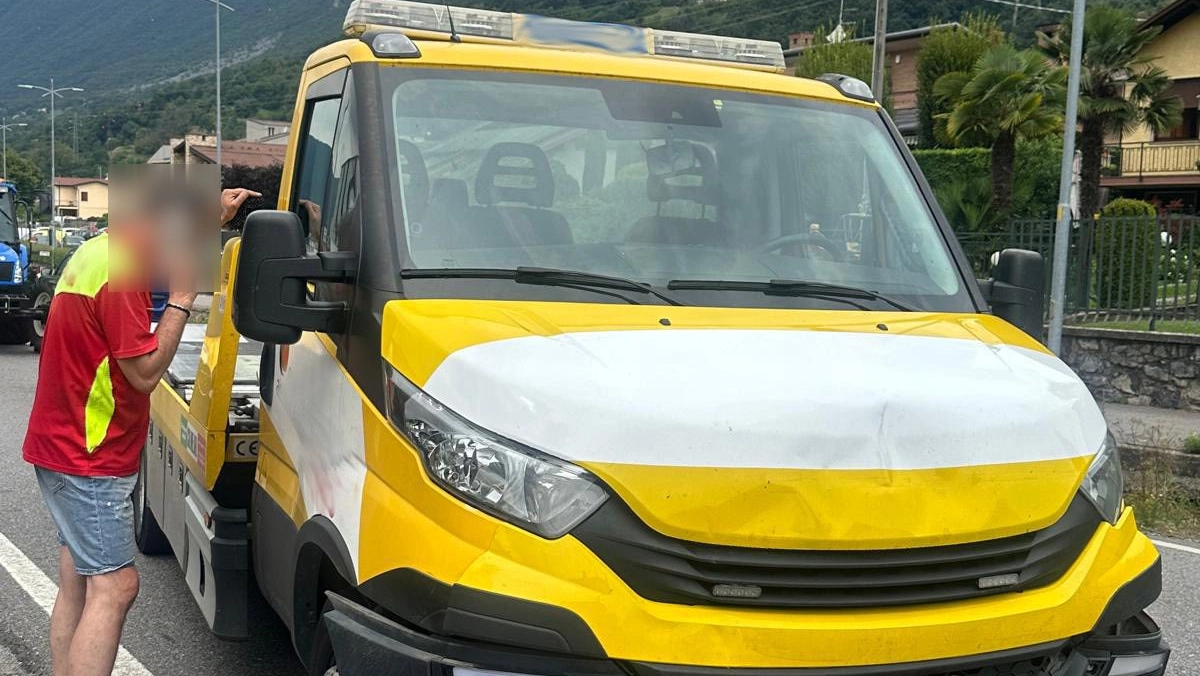 Endine, il carroattrezzi che ha tamponato l'auto di Lara Magoni (Foto profilo facebook)