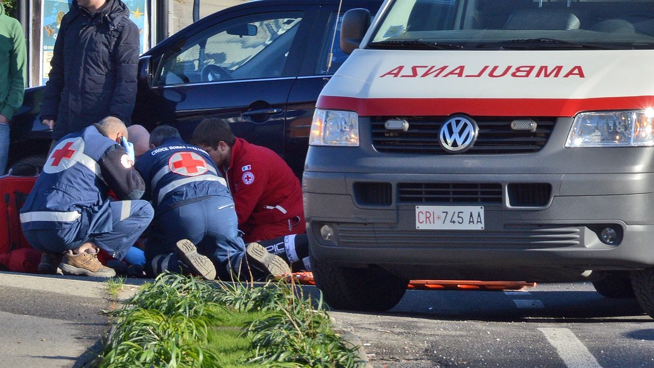 L'anziano è stato soccorso e portato in ospedale (foto di archivio) L'anziano è stato soccorso e portato in ospedale (foto di archivio)