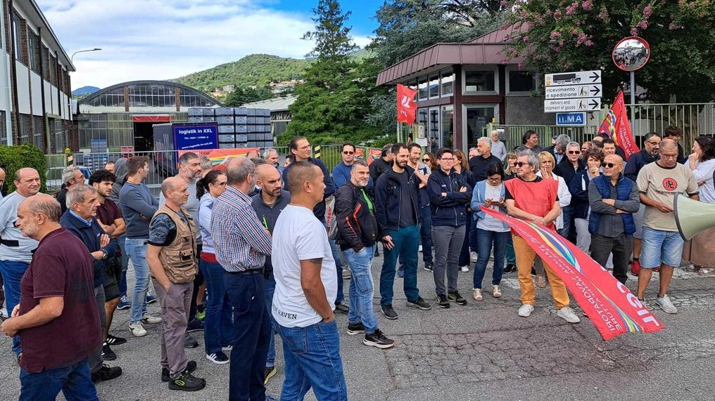 Il Tribunale di Varese ha spento le speranze dei lavoratori della storica azienda di Gavirate. L’esercizio provvisorio non è stato concesso. I sindacati: "Lotteremo per aiutare queste famiglie". Il Tribunale di Varese ha spento le speranze dei lavoratori della storica azienda di Gavirate. L’esercizio provvisorio non è stato concesso. I sindacati: "Lotteremo per aiutare queste famiglie".