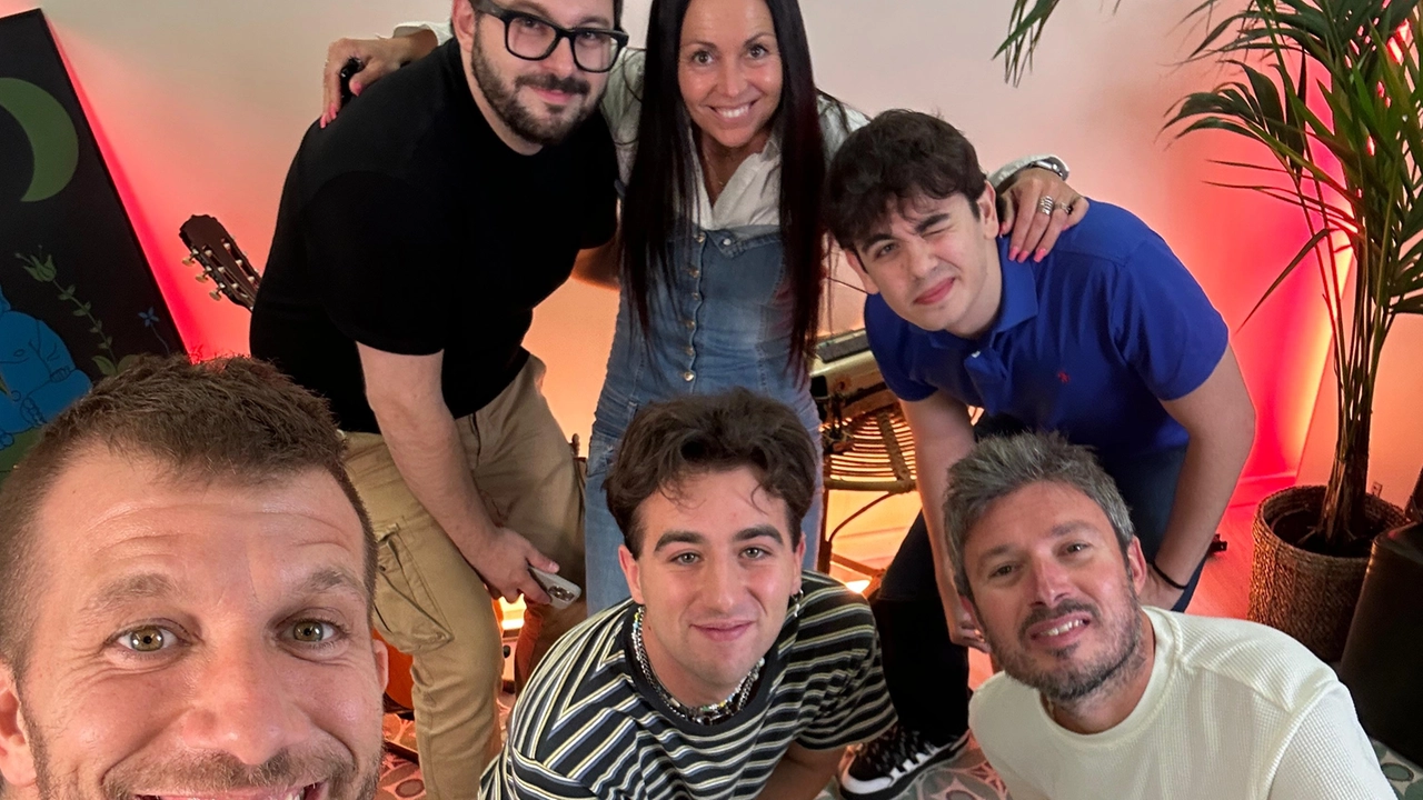A tu per tu con i cantanti: due lodigiani nel team del podcast di successo “Meraviglioso Dentro una Canzone”