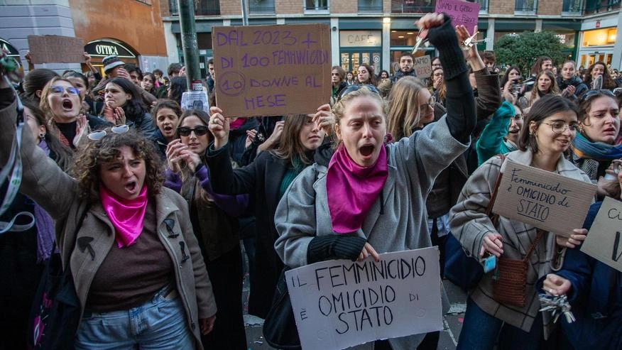 Aiuto per le vittime di violenza non autonome a livello economico. A dicembre sbloccati i fondi: 30 milioni. In Lombardia accolte 410 richieste su 793 fino al 2021. Cadmi: "Il vero problema è l’accesso al lavoro". Aiuto per le vittime di violenza non autonome a livello economico. A dicembre sbloccati i fondi: 30 milioni. In Lombardia accolte 410 richieste su 793 fino al 2021. Cadmi: "Il vero problema è l’accesso al lavoro".