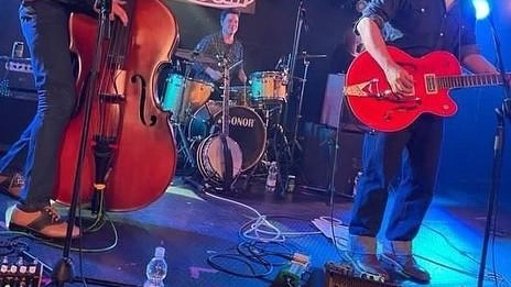 La band rockabilly dei Backseat Boogie in concerto al Bloom per il Closing Party che concluderà la stagione indoor del centro multiculturale La band rockabilly dei Backseat Boogie in concerto al Bloom per il Closing Party che concluderà la stagione indoor del centro multiculturale