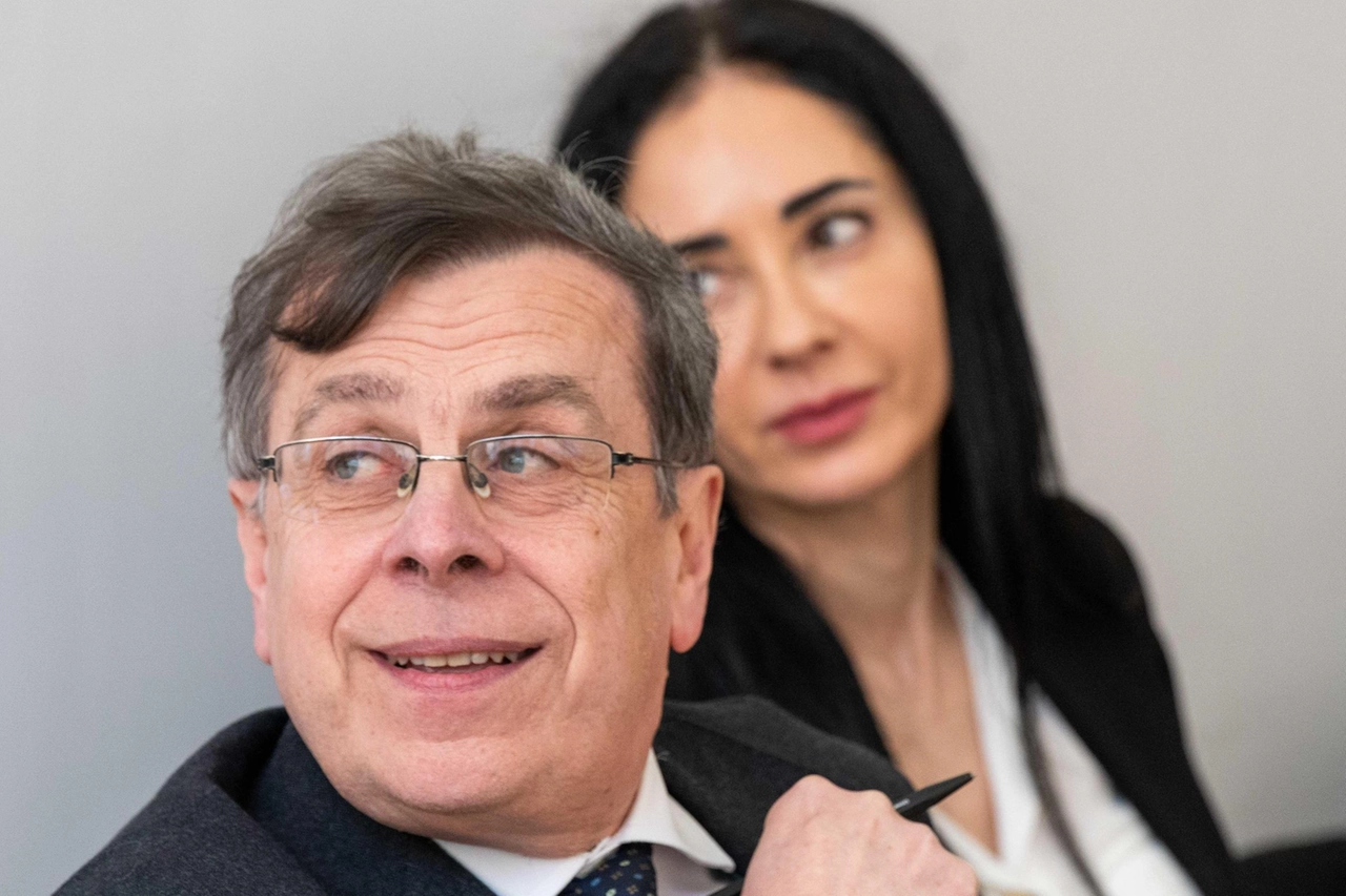 Il rettore uscente della Statale Elio Franzini e la sua successora Marina Brambilla