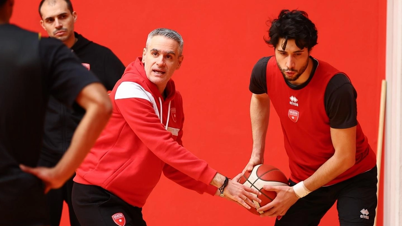 Prime sessioni di allenamento della squadra con il nuovo coach Ioannis Kastritis Prime sessioni di allenamento della squadra con il nuovo coach Ioannis Kastritis