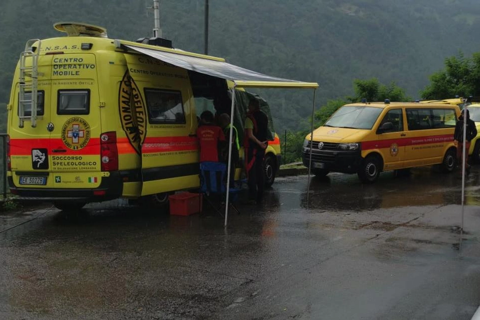 Soccorritori nella zona dell'Abisso Bueno Fonteno