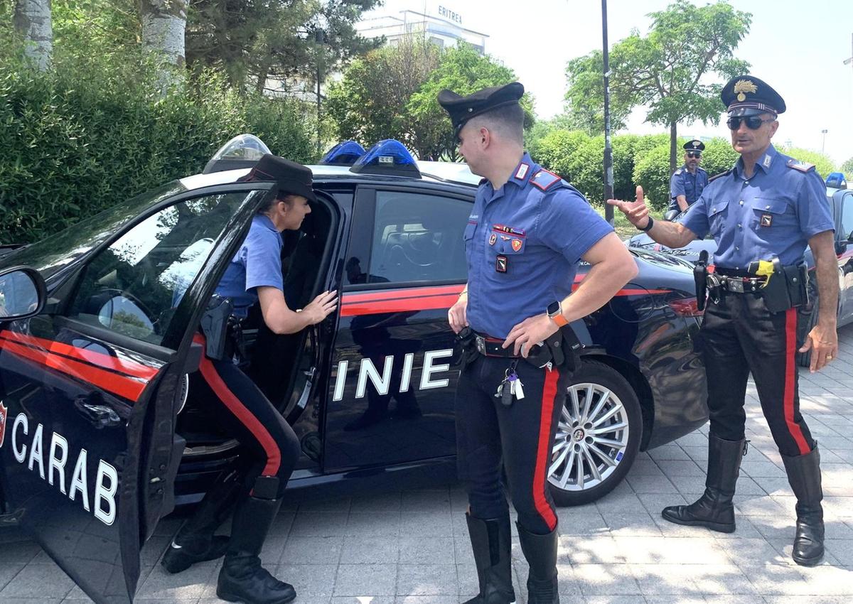 rissa con sassaiola e spunta un machete