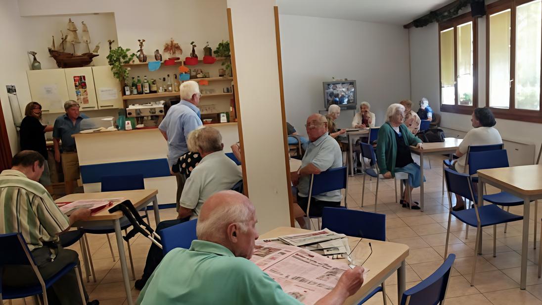 Il centro anziani riparte. Ma la coppia da ’ring’ diserta incontro e apertura