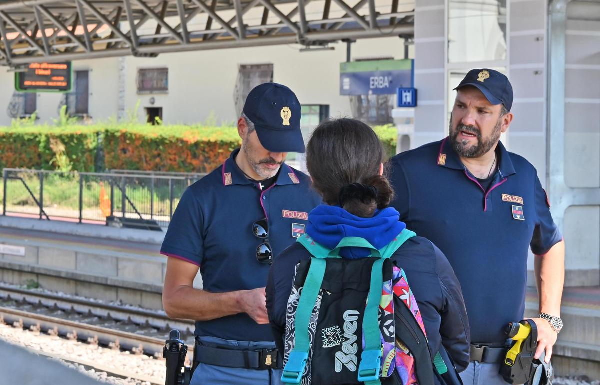 elicottero e posti di blocco controlli nelle aree sensibili