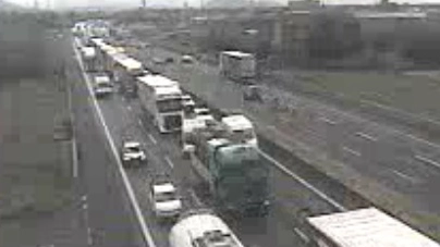 Code in direzione Milano (webcam Autostrade per l'Italia) Code in direzione Milano (webcam Autostrade per l'Italia)