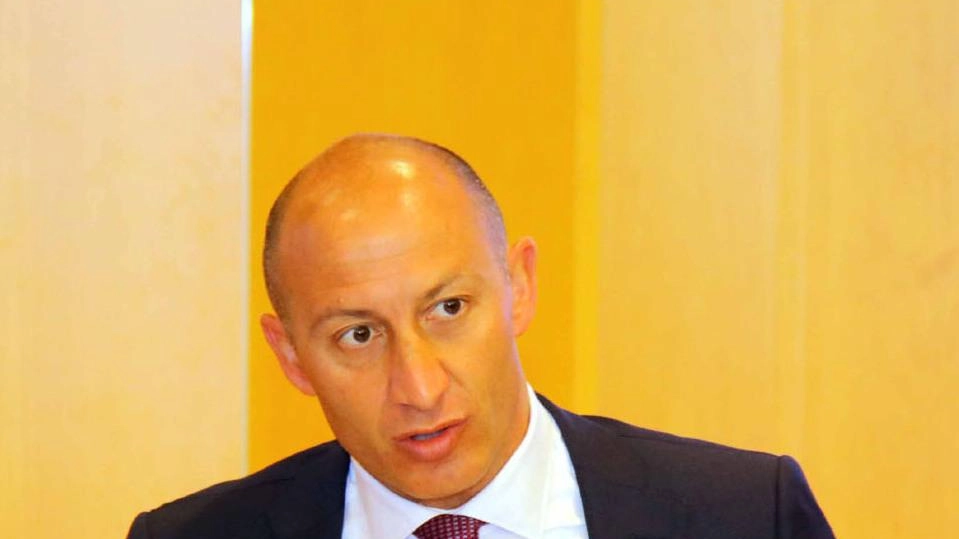 Tagli del governo colpiscono comuni lombardi come Lecco, Varenna e Lomagna, minacciando servizi essenziali e opere pubbliche. Sindaci chiedono revisione della decisione. Tagli del governo colpiscono comuni lombardi come Lecco, Varenna e Lomagna, minacciando servizi essenziali e opere pubbliche. Sindaci chiedono revisione della decisione.