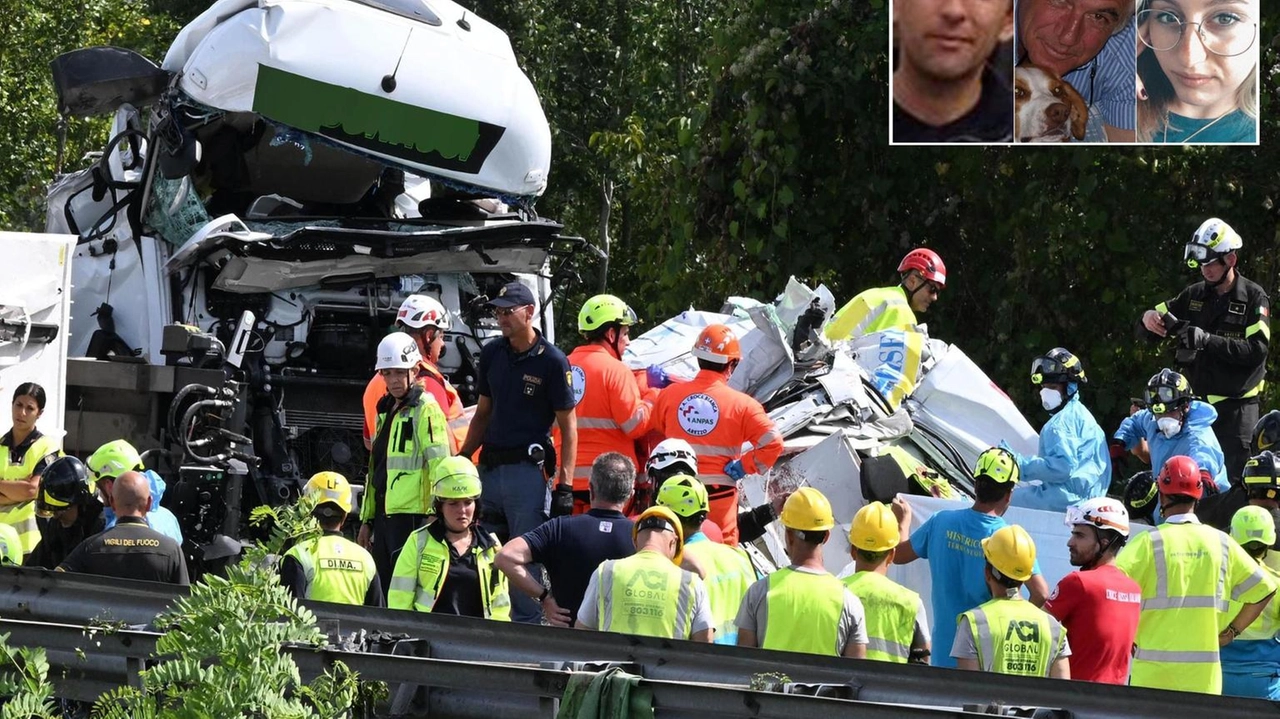 15 minuti prima dell'impatto, distoglie sguardo dalla strada