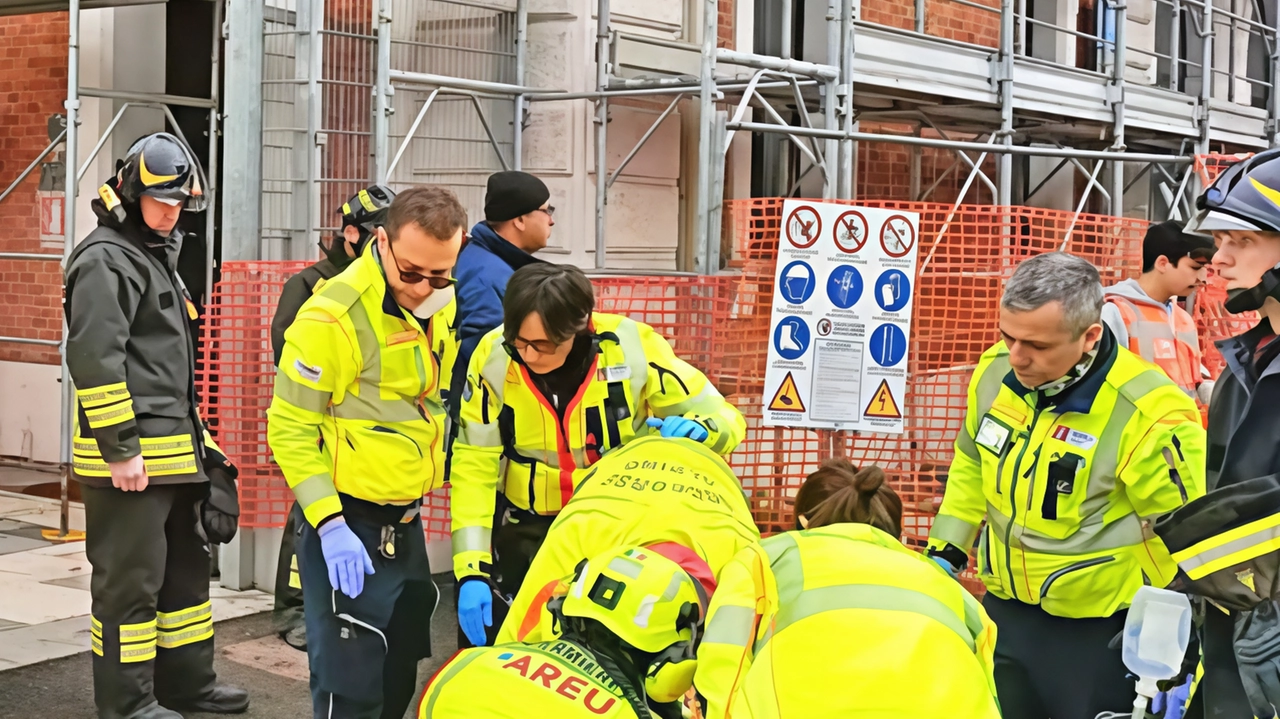 ROMANO DI LOMBARDIA Due operai sono rimasti feriti mentre stavano lavorando nel cantiere della stazione a Romano di Lombardia. È successo...