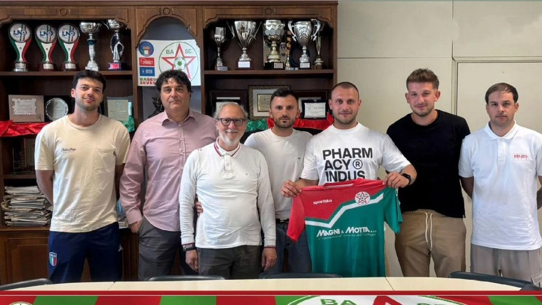 Dopo la retrocessione, La Base annuncia Davide Castagna come allenatore con un nuovo staff tecnico per la Promozione. Dopo la retrocessione, La Base annuncia Davide Castagna come allenatore con un nuovo staff tecnico per la Promozione.