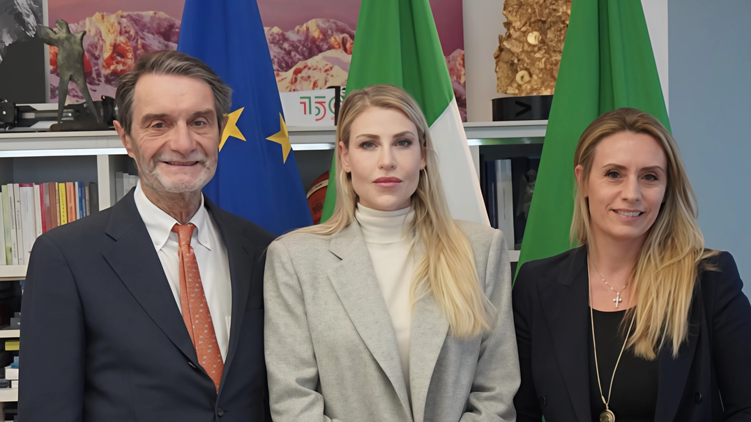 Il presidente della Regione Lombardia Attilio Fontana 72 anni insieme a Barbara Berlusconi, 40 e all’assessore regionale alla Cultura Francesca Caruso, 44: ieri si sono incontrati a Palazzo Lombardia