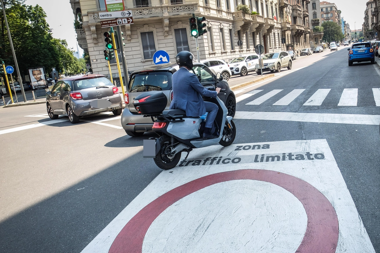 Area C a Milano: polemiche sull'ipotesi di estensione del ticket anche al week-end