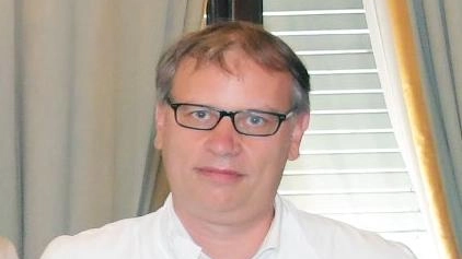 Il professor Alberto Mojoli in Tribunale ha patteggiato una pena di due anni per violenza sessuale su 11 studentesse Il professor Alberto Mojoli in Tribunale ha patteggiato una pena di due anni per violenza sessuale su 11 studentesse