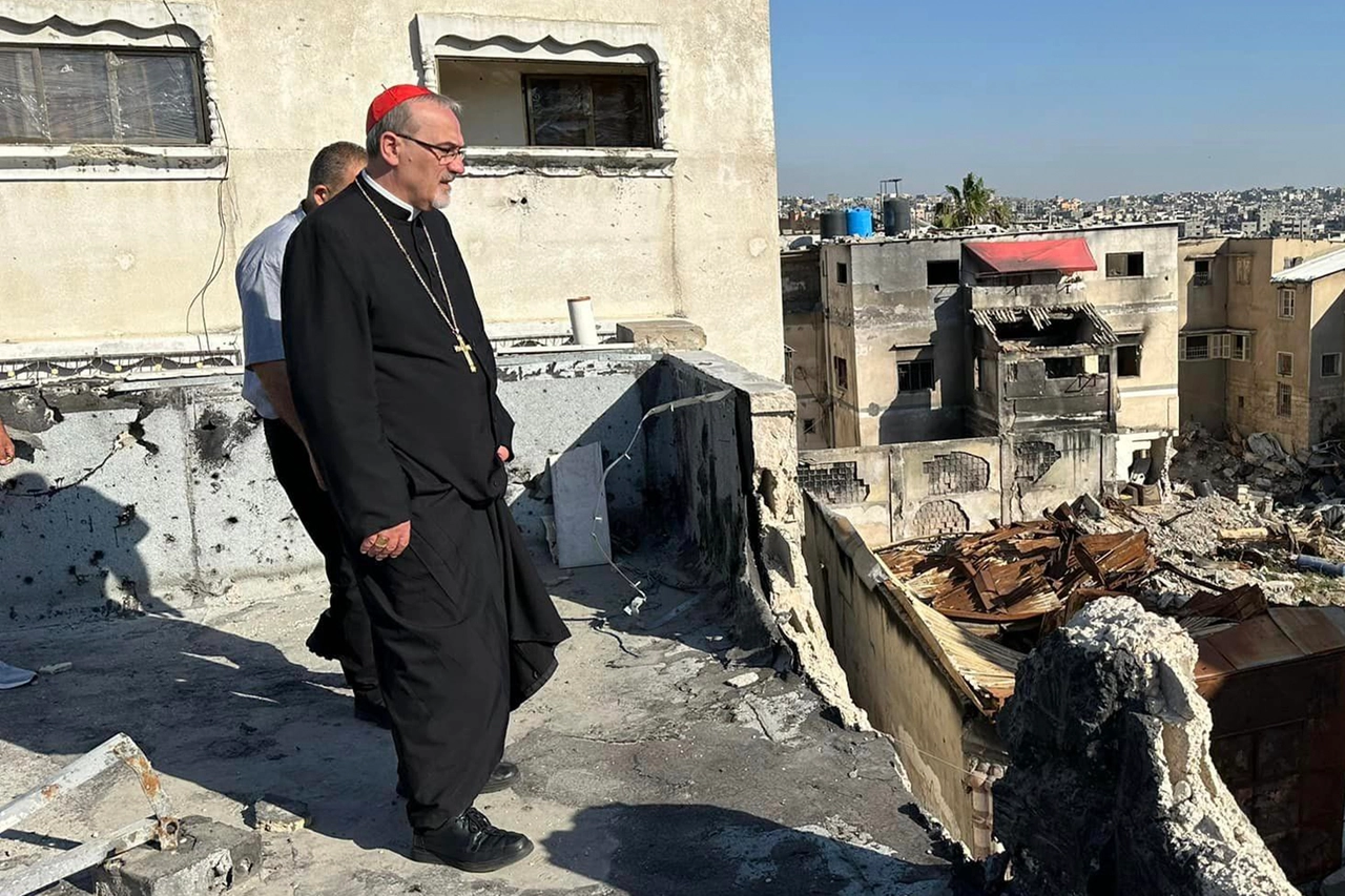 Il cardinale Pizzaballa visita Gaza nel giugno 2024