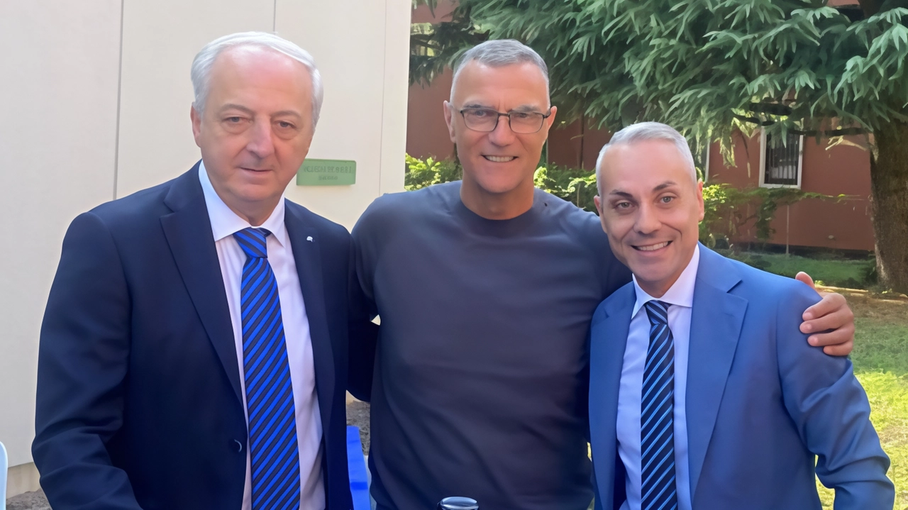 Un francobollo per celebrare il ventesimo scudetto dell’Inter. È stato presentato ieri mattina alle Poste di Merate. Tra gli ospiti... Un francobollo per celebrare il ventesimo scudetto dell’Inter. È stato presentato ieri mattina alle Poste di Merate. Tra gli ospiti...