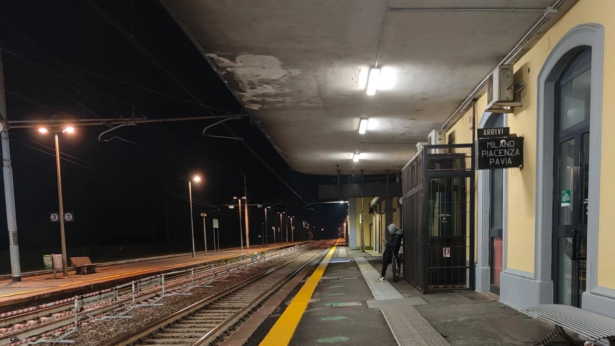 La stazione di Casalpusterlengo sulla linea ferroviaria Milano-Piacenza La stazione di Casalpusterlengo sulla linea ferroviaria Milano-Piacenza