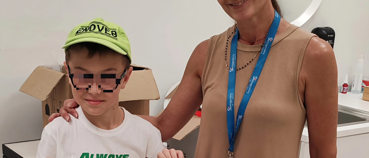 Monza, muore titolare del negozio di ottica: la famiglia dona centinaia di occhiali ai poveri