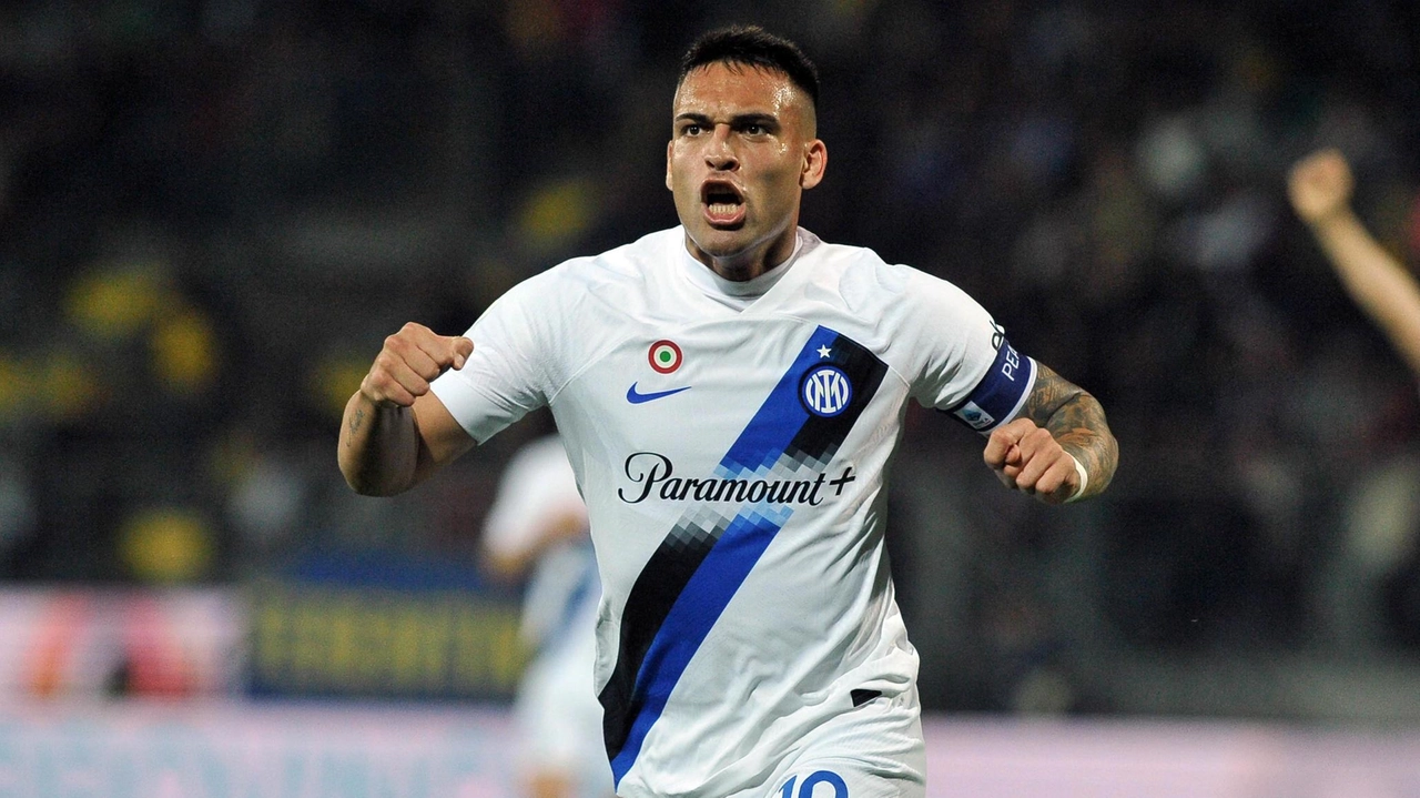 Lautaro Martinez con la fascia di capitano dell’Inter, ottenuta in pianta stabile nella scorsa stagione Lautaro Martinez con la fascia di capitano dell’Inter, ottenuta in pianta stabile nella scorsa stagione
