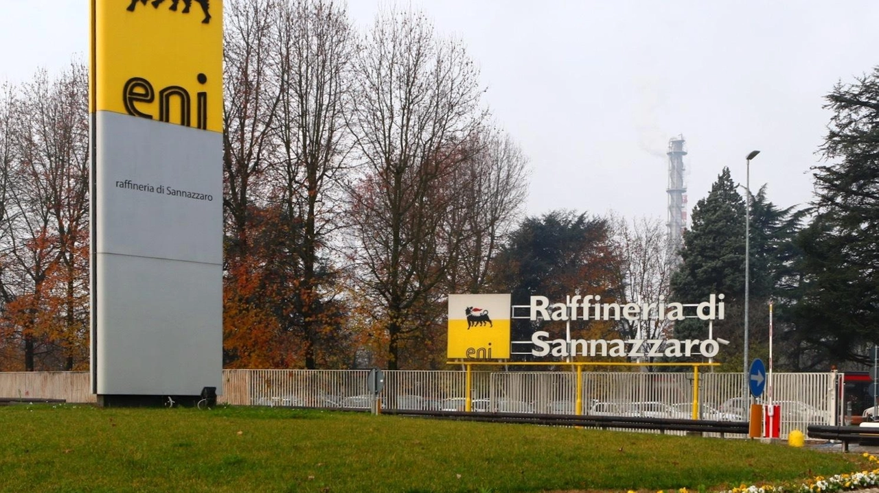 La raffineria di Sannazzaro all’interno della quale domenica poco prima delle 22 si è verificato l’incidente sul lavoro