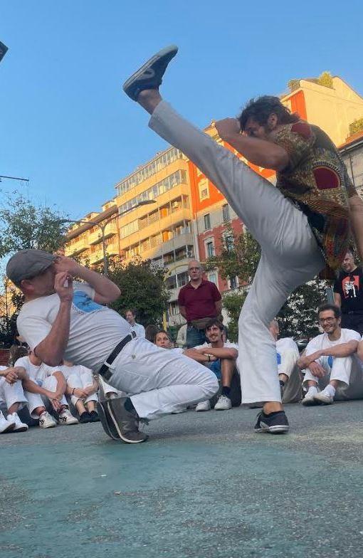 L’arte della capoeira invade piazza Sicilia L’arte della capoeira invade piazza Sicilia