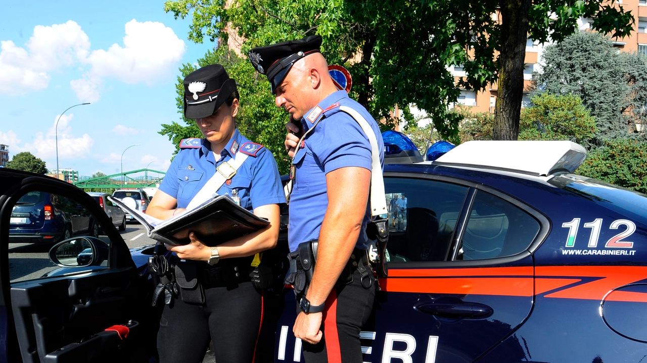 I carabinieri di Corsico hanno ascoltato il convivente e i vicini di casa della donna precipitata a Rozzano: nessuna ipotesi è al momento esclusa