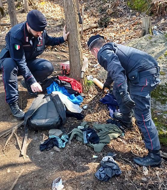 Blitz antispaccio nei boschi: terra bruciata attorno ai pusher