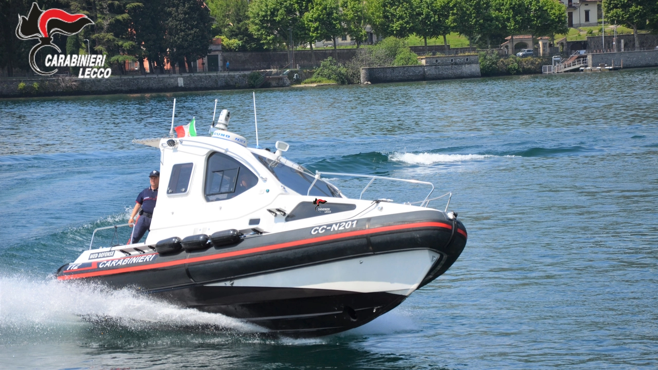 Motovedetta dei carabinieri di Lecco Motovedetta dei carabinieri di Lecco