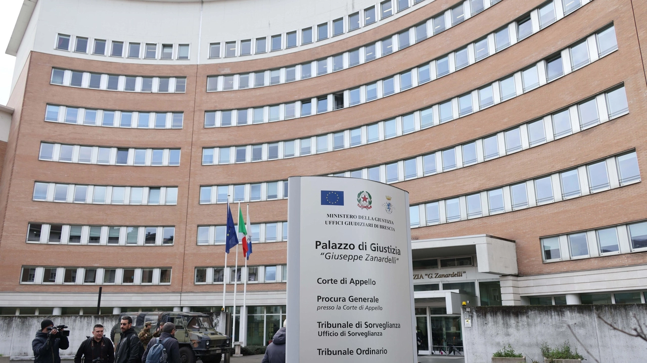 Il decreto sicurezza? "Un furto con strappo delle libertà fondamentali". È lo slogan dell’Unione camere penali italiane per protestare contro... Il decreto sicurezza? "Un furto con strappo delle libertà fondamentali". È lo slogan dell’Unione camere penali italiane per protestare contro...