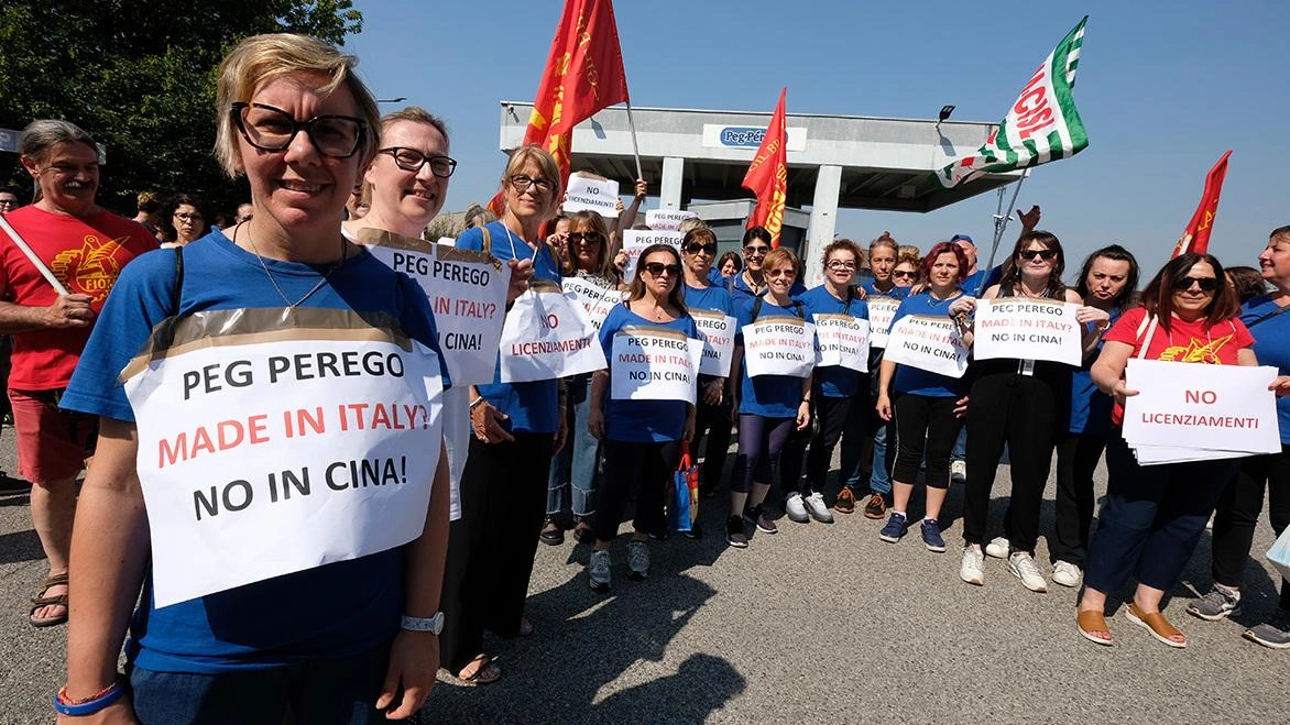 Novanta posti tagliati alla Peg Perego di Arcore: "La situazione è gravissima, serve un impegno concreto"