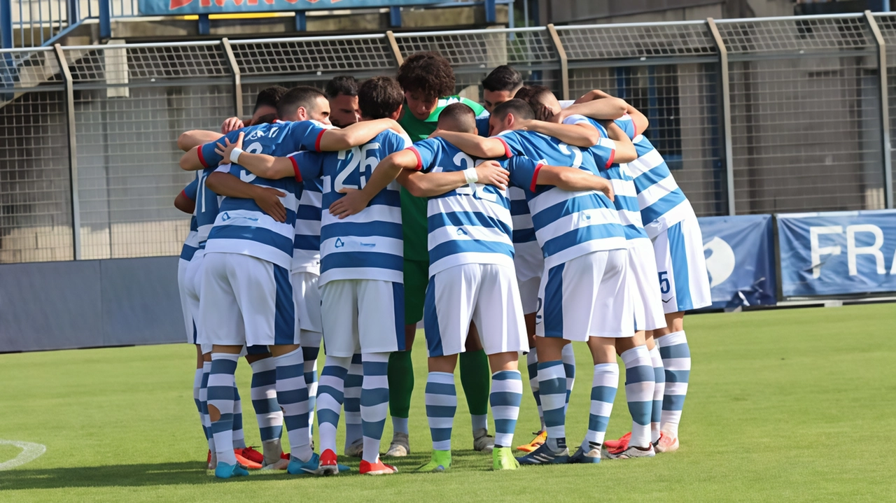 La Pro Patria supera la Pro Vercelli 1-0 allo stadio Carlo Speroni. Il ritorno decisivo si giocherà al Silvio Piola. La Pro Patria supera la Pro Vercelli 1-0 allo stadio Carlo Speroni. Il ritorno decisivo si giocherà al Silvio Piola.