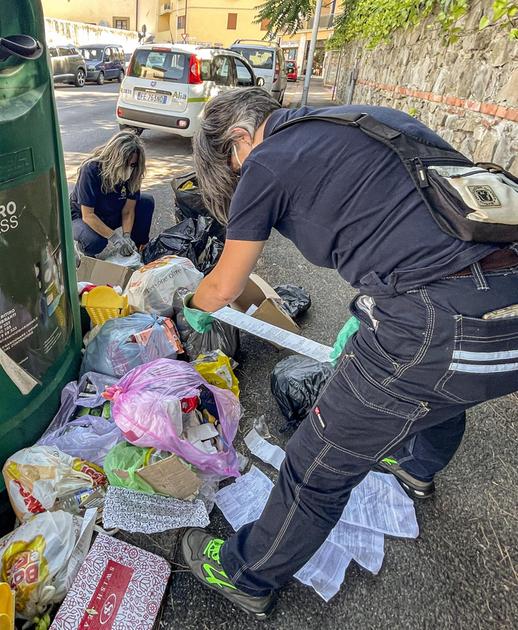 Lotta all’abbandono dei rifiuti. Boom di multe agli ecofurbi Lotta all’abbandono dei rifiuti. Boom di multe agli ecofurbi