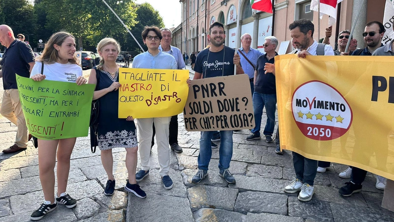 Il flashmob ha richiamato l’attenzione sui problemi che si verificheranno sulla linea che è anche una direttrice europea