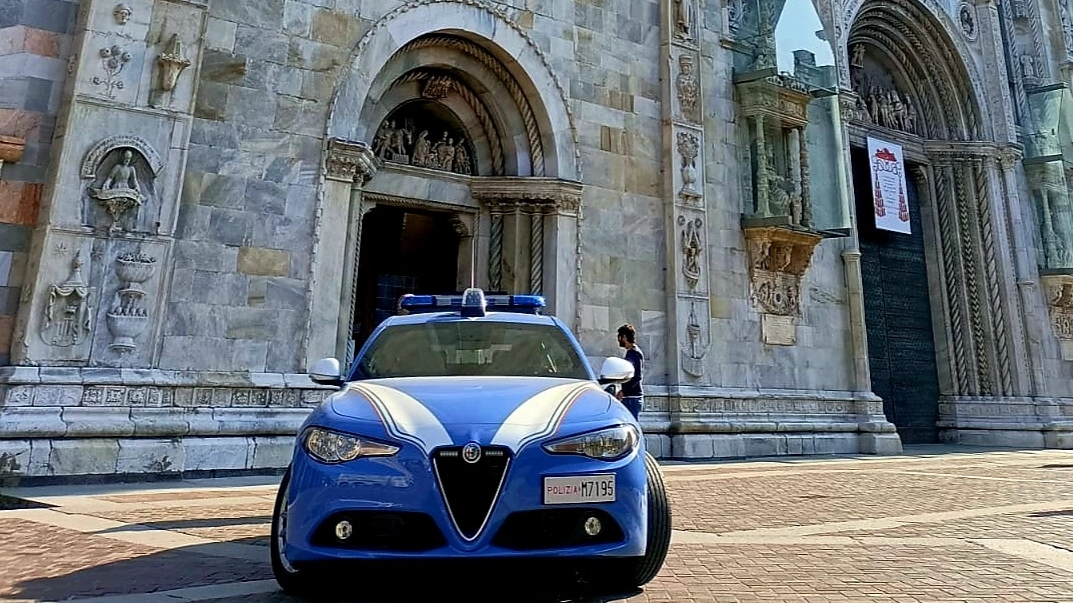 Pattuglia davanti al Duomo Pattuglia davanti al Duomo