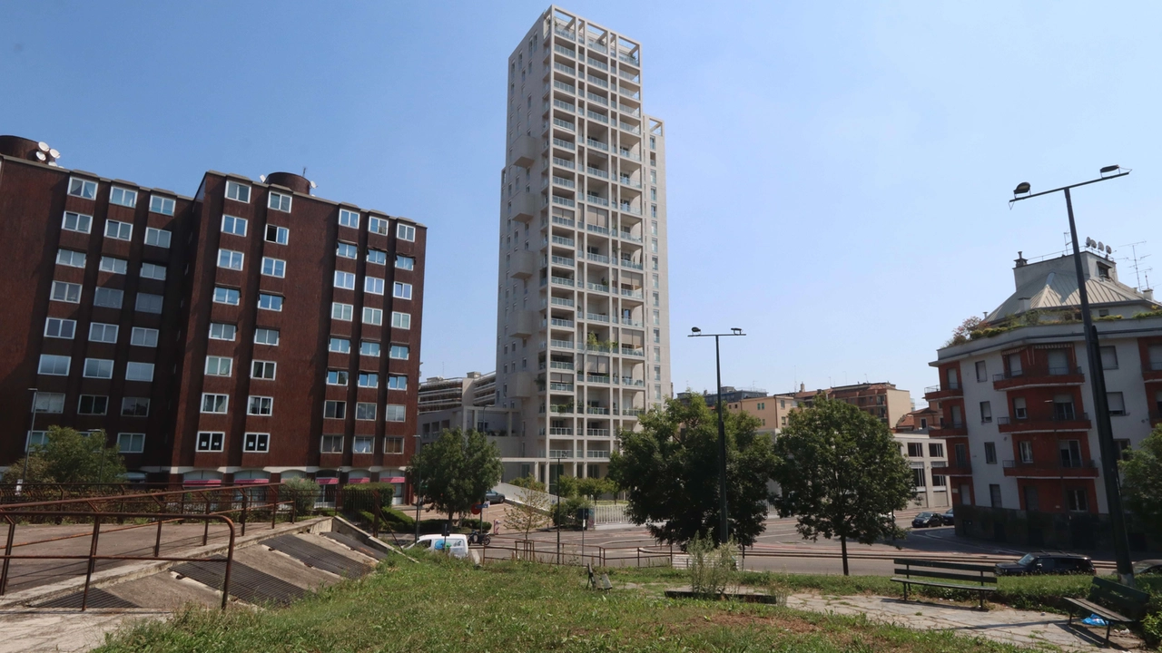 La Torre Milano, tra via Stresa e piazza Carbonari, è alta 82 metri