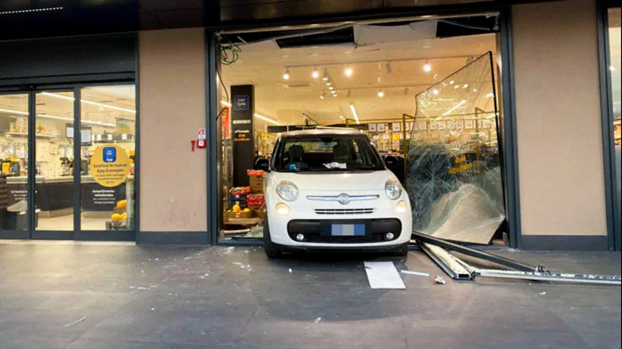 Non sono infrequenti i furti messi in atto utilizzando un'automobile come ariete (foto di repertorio) Non sono infrequenti i furti messi in atto utilizzando un'automobile come ariete (foto di repertorio)