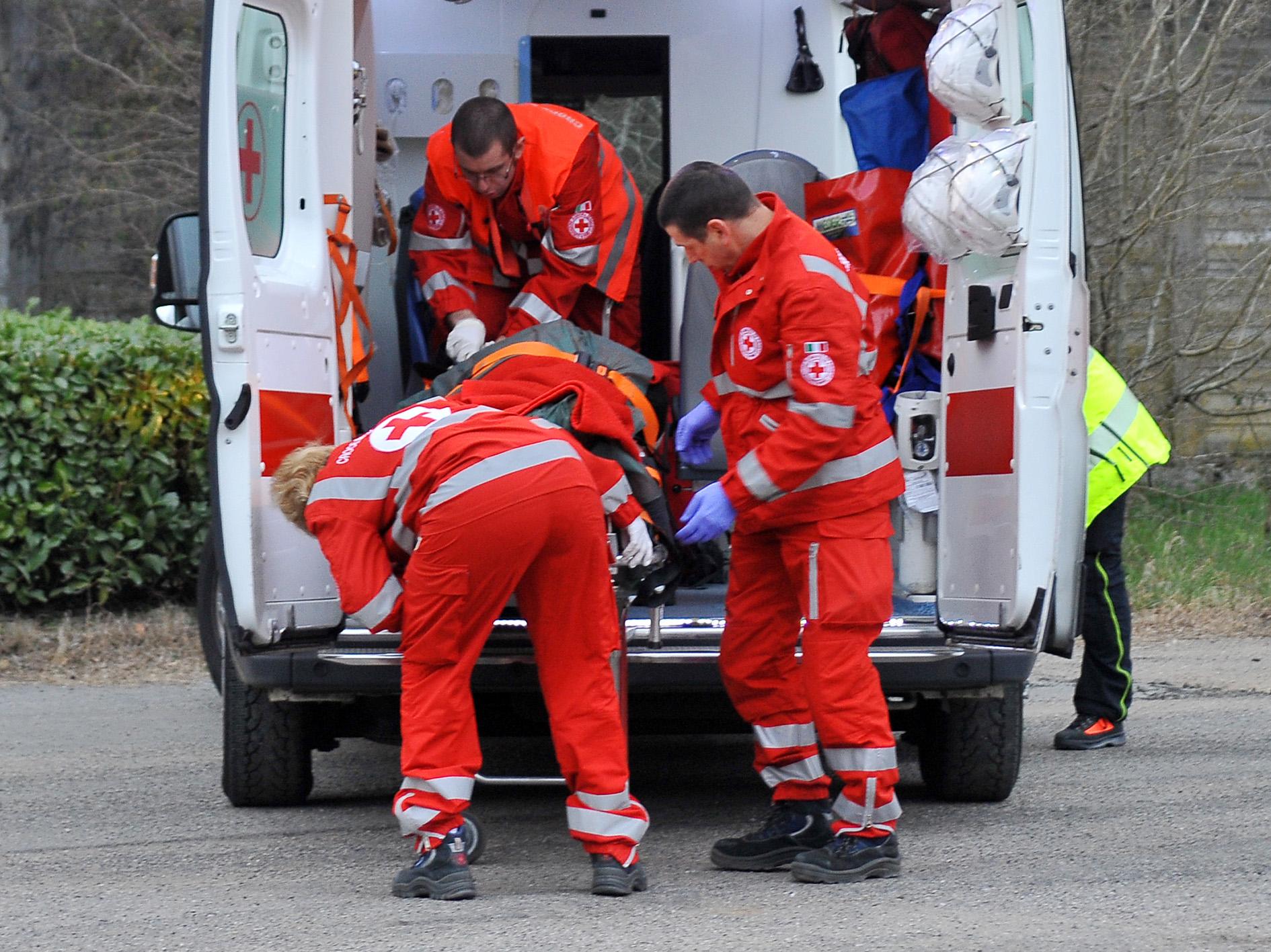 Bergamo, scontro fra un’auto e un bus a Scanzorosciate: il veicolo si ribalta, muore donna di 78 anni Bergamo, scontro fra un’auto e un bus a Scanzorosciate: il veicolo si ribalta, muore donna di 78 anni