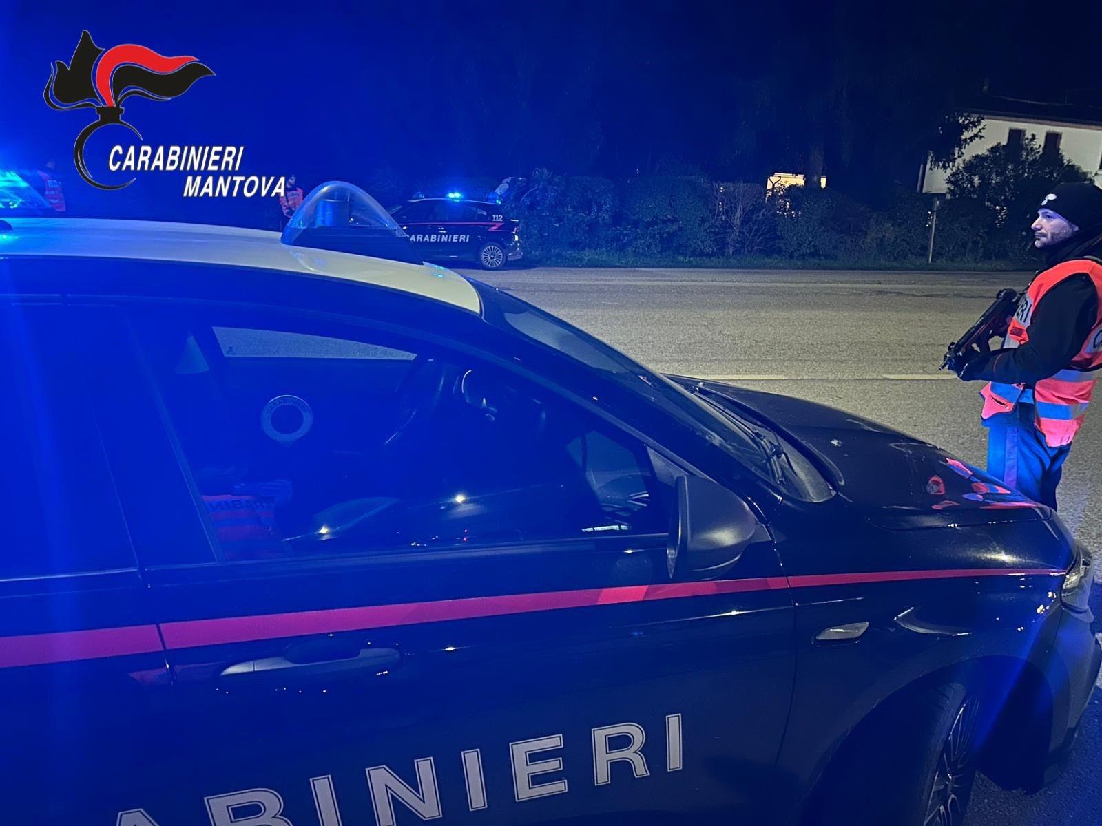 Poggio Ruscio, lancia una bottiglia contro la caserma dei carabinieri: denunciato Poggio Ruscio, lancia una bottiglia contro la caserma dei carabinieri: denunciato