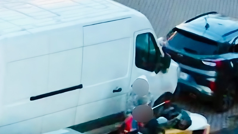 Scaricano rifiuti ingombranti in strada: incastrati dalle telecamere. Ieri due italiani sono stati denunciati dalla polizia locale per aver abbandonato...