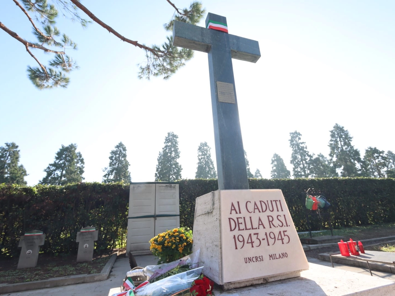La croce al Campo X del cimitero maggiore (Salmoirago)