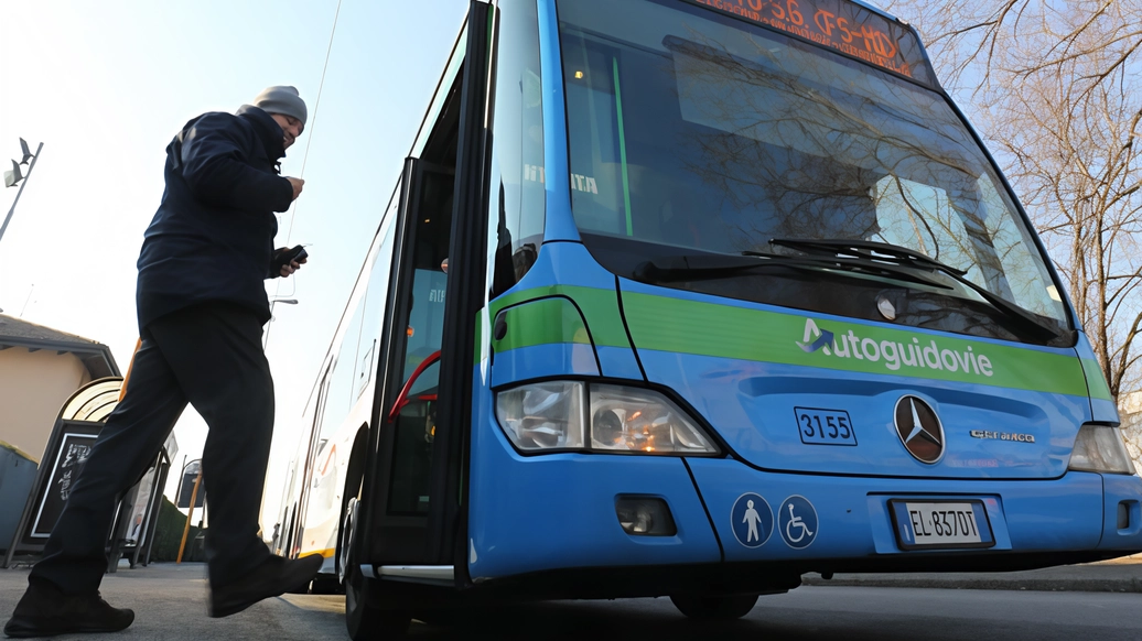 Vetri sfondati risse, atti di vandalismo: viaggiare in autobus sulle strade brianzole sta diventando un pericolo Vetri sfondati risse, atti di vandalismo: viaggiare in autobus sulle strade brianzole sta diventando un pericolo